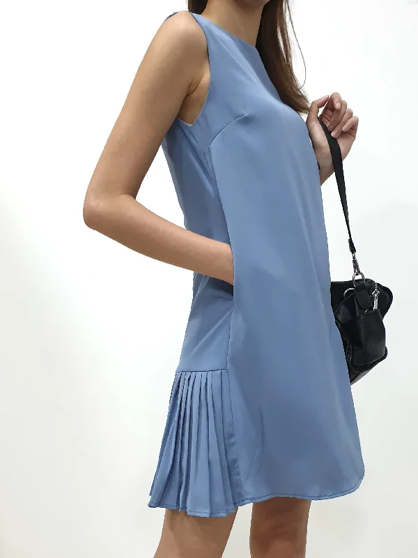 Pleated Back Shift Dress (Non-returnable)