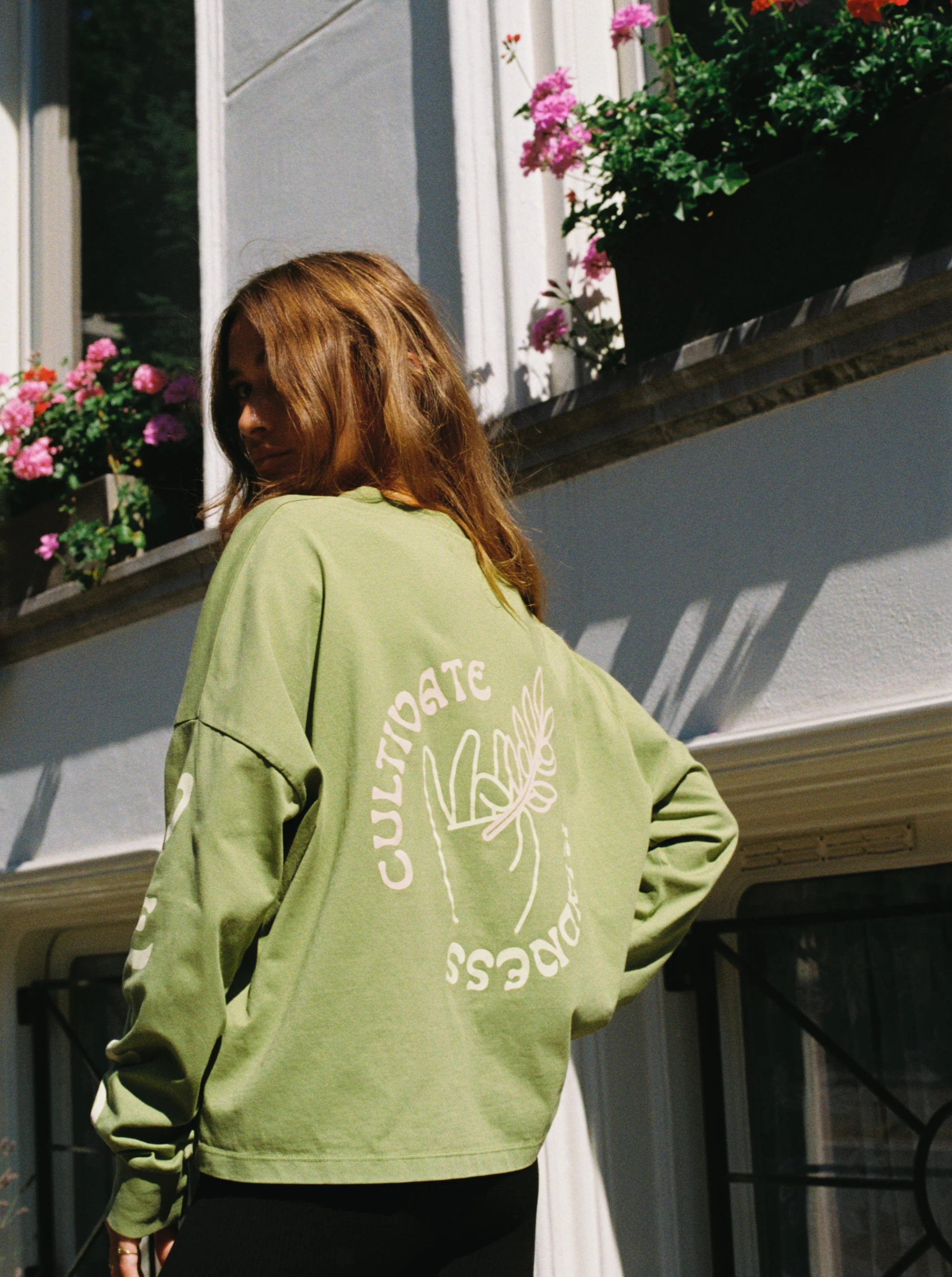 Vondel Cultivate Kindness Long Sleeve T-Shirt Turtle Green Oversized T-Shirt Spandex breathable Vondel Cultivate Kindness Long Sleeve T-Shirt Turtle Green Oversized T-Shirt Spandex breathable