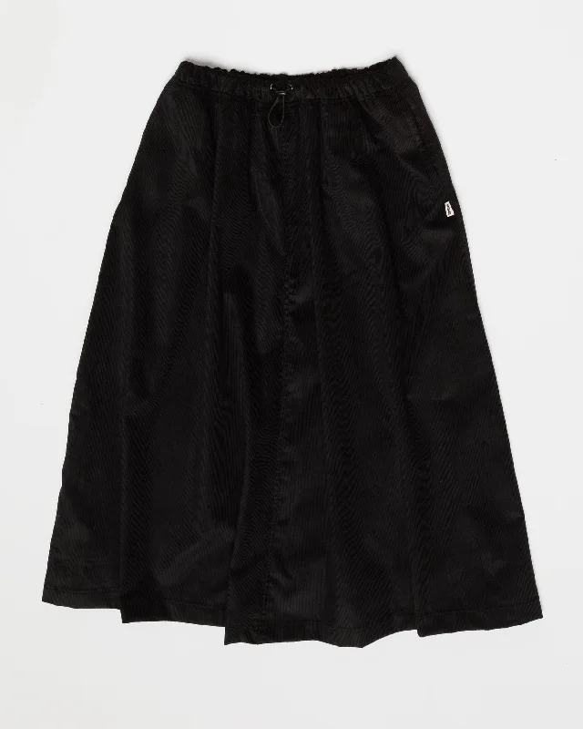 Ayla A-Line Skirt - Black flowy skirt hem