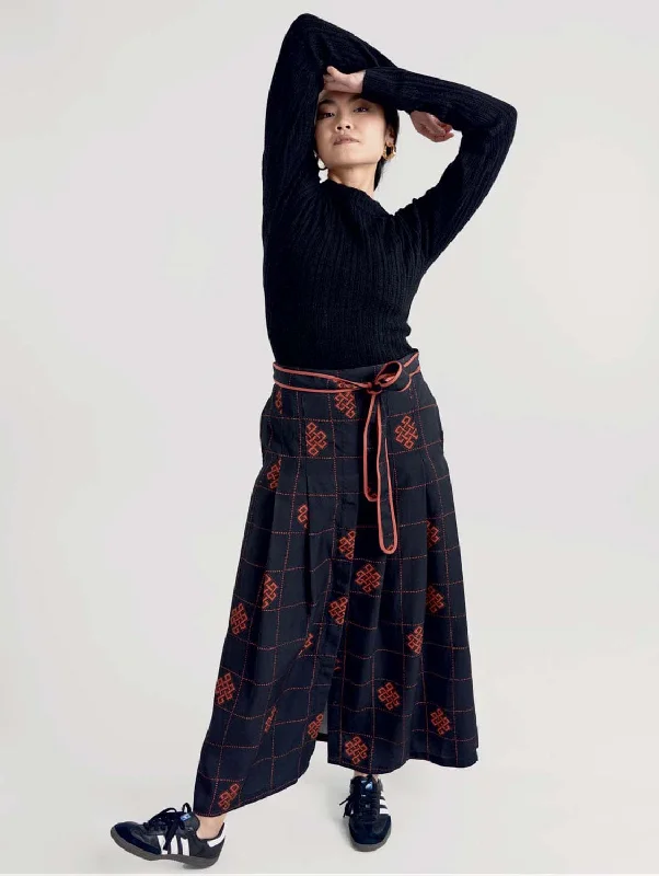 Tara Women's TENCEL™ Eternal Skirt | Black wool skirt sturdy